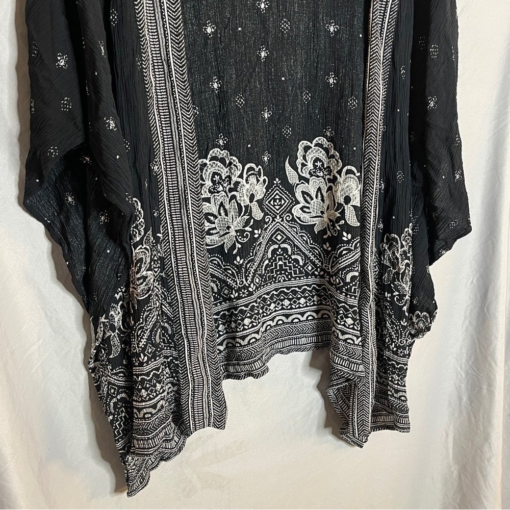 Black and White Cardigan - Picture 3 of 8